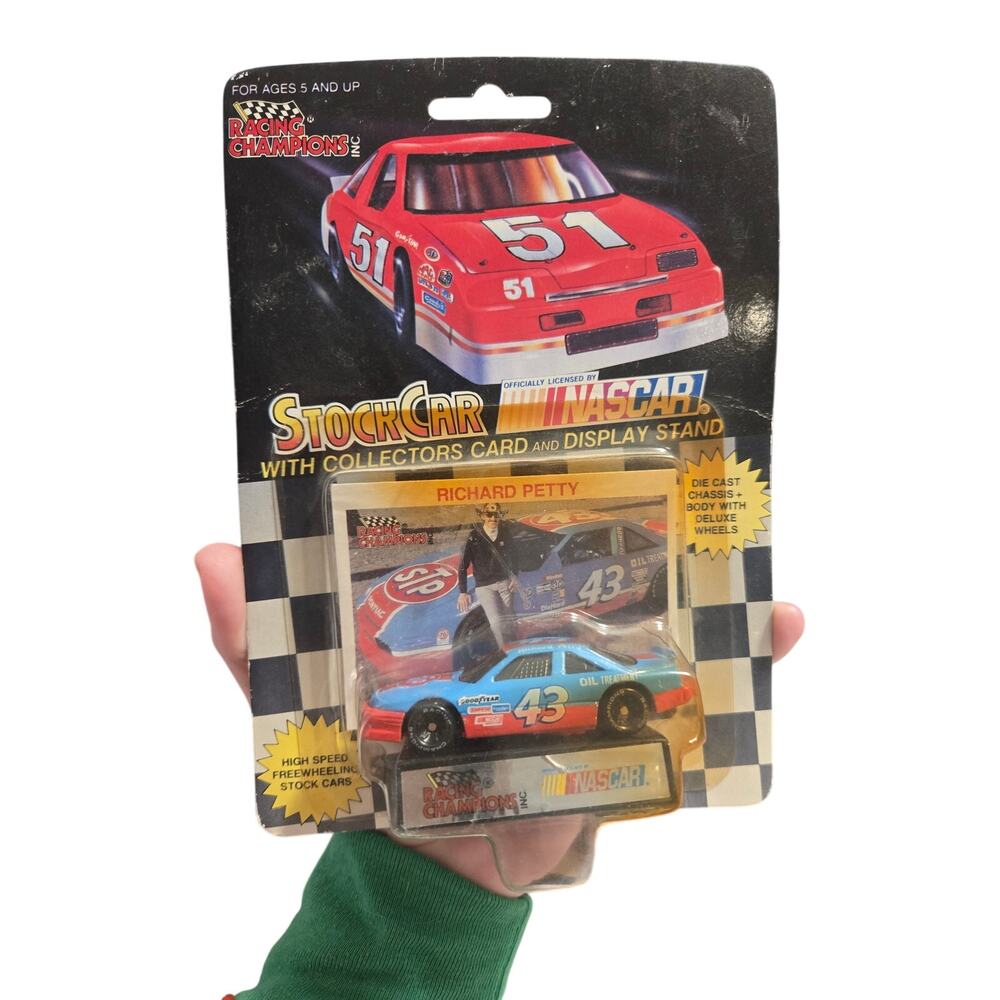 Racing Champions Richard Petty #43 STP 1/64 Diecast Stock Car Nascar collector